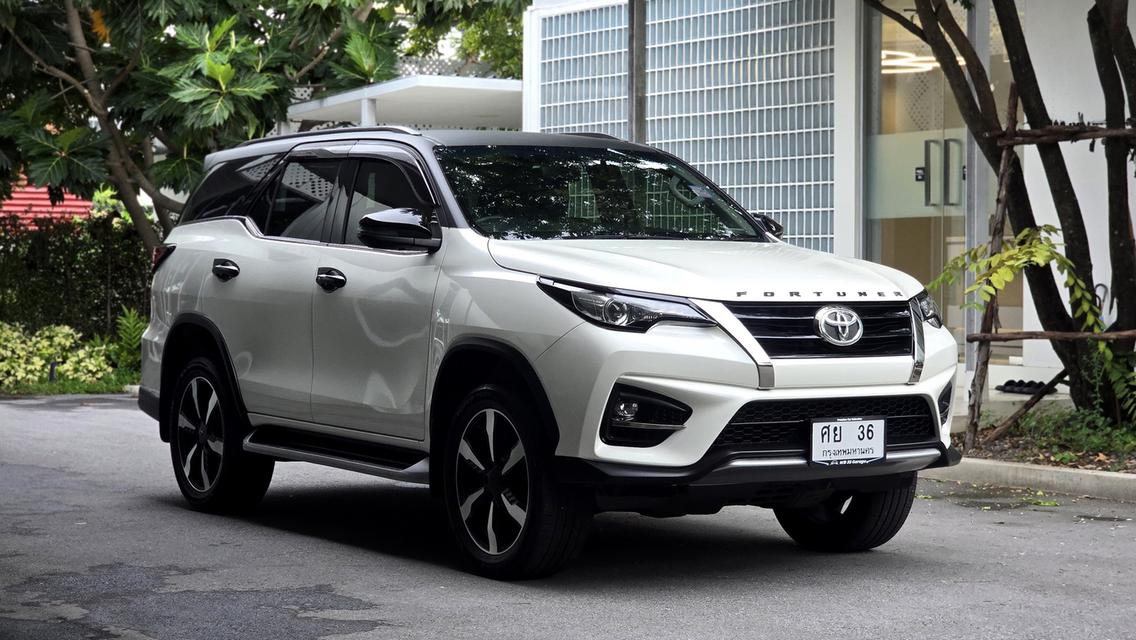 (แจ้งรหัสรถ WB36) Toyota Fortuner TRD 2.8 2wd ปี 2019 รูปย่อยที่ 4