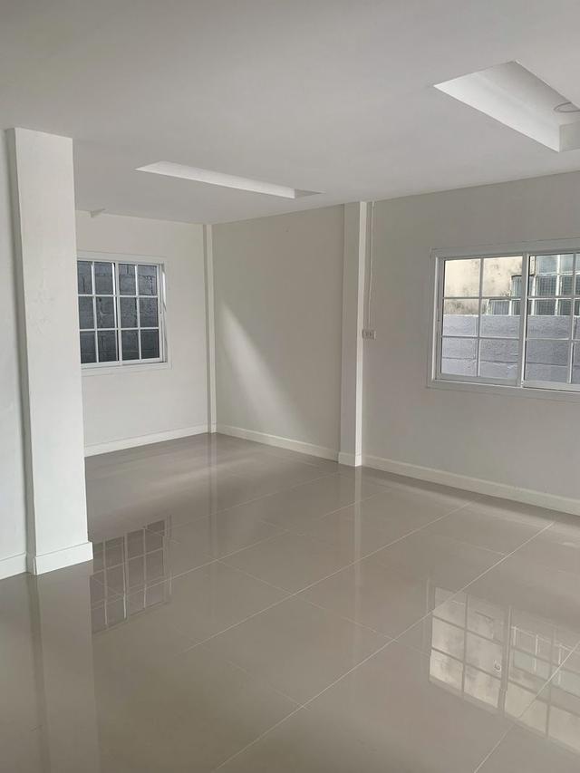 ขาย : บ้านเดี่ยว 2 ชั้น,เนื้อที่ 53 ตรว. หมู่บ้านโชคชัยปัญจทรัพย์ ถนนนวมินทร์ 81 แยก 3-27 แขวงนวมินทร์ เขตบึงกุ่ม จังหวัดกรุงเทพมหานคร  6