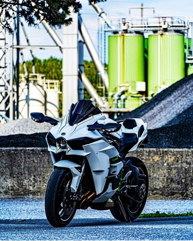 Kawasaki Ninja H2R  3