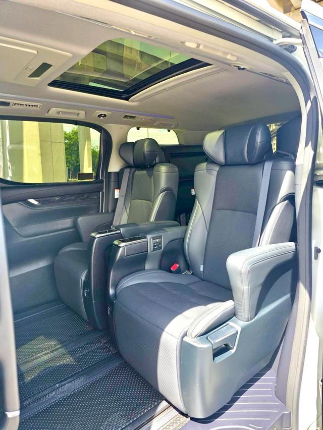 Toyota ALPHARD SRC E-Four สีขาว ปี 2019 ไมล์ 60,000 กม.  12
