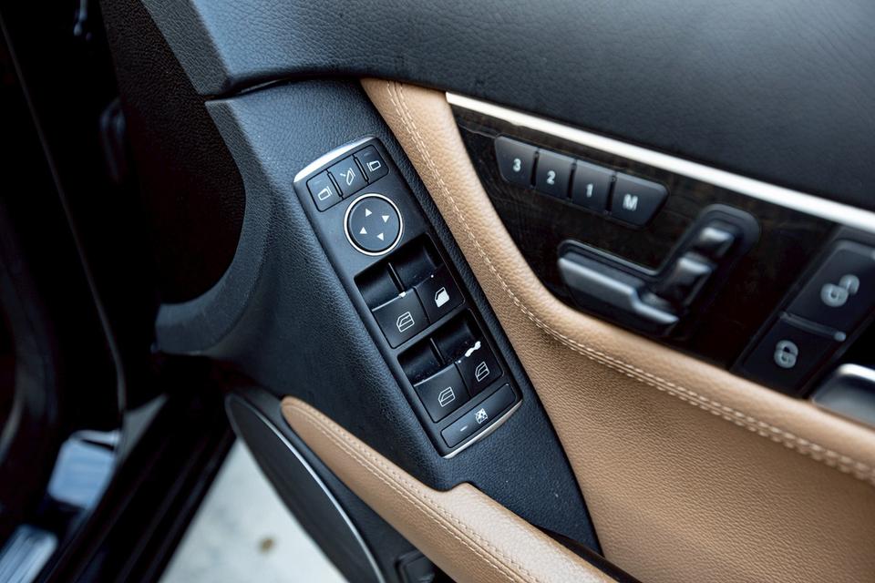 Benz C200 CGI Saloon สีดำ ปี 2011 มือเดียวป้ายแดง 19