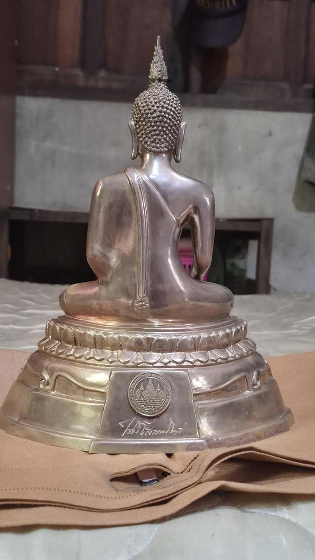 หลวงพ่อโต วัดบางพลีใหญ่ใน (พระอาราม หลวง) จ.สมุทรปราการขนาดหน้าตัก 5 นิ้ว เนื้อทองเหลืองด้านหลังตราวัด + ตอกลายเซ็น รูปที่ 2