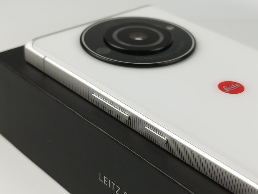 ขาย/แลก Leitz Phone 2 12/512 Leica White สภาพใหม่มาก แท้ ครบกล่อง เพียง 72,900 บาท  6