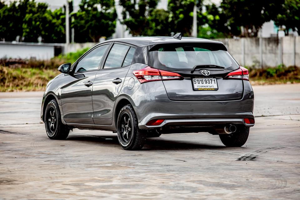 Toyota Yaris 1.2 Entry ปี 2017 สีเทา  8