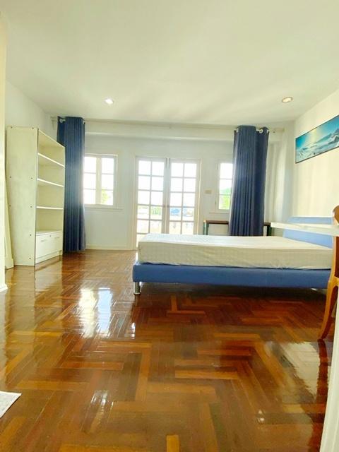 ให้เช่าทาวน์โฮม 3 ชั้น 4นอน หรูมาก รัชดาภิเษก40-48 BTSรัชโยธิน 800 ม. พร้อมเฟอร์ฯครบครัน 22ตร.วา. 264 ตร.ม. 3 น้ำ โฮมออฟ 3