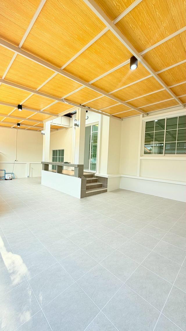 ชายบ้าน หมู่บ้านปิ่นฤทัย ซ.25 2