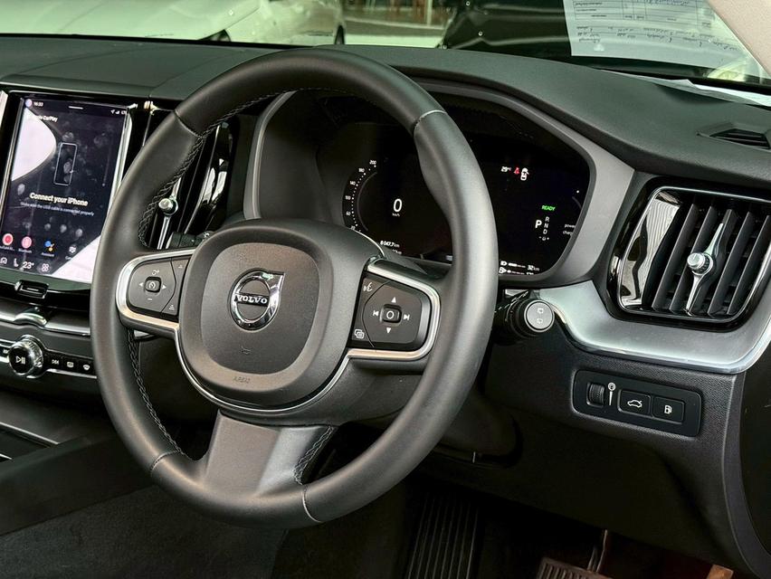 VOLVO XC60 2.0 RECHARGE T8 R-DESIGN AWD ปี 2022 โฉม ปี14-ปัจจุบัน สีดำ รูปที่ 11