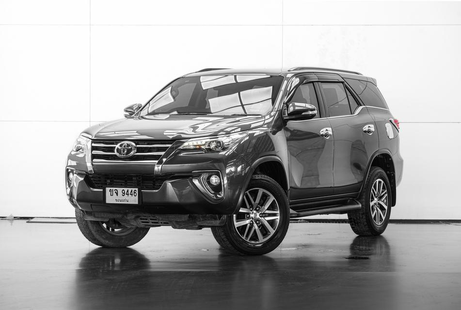 2016 TOYOTA FORTUNER 2.4 V 4WD SUV สีเทา ไมล์ 87553 กม.