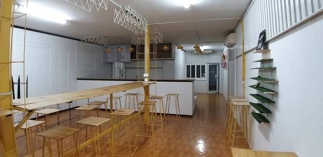 ทำเลติดมหาวิทยาลัยบูรพา ขายที่ดิน พร้อมอาคารศูนย์อาหาร 2 ชั้น