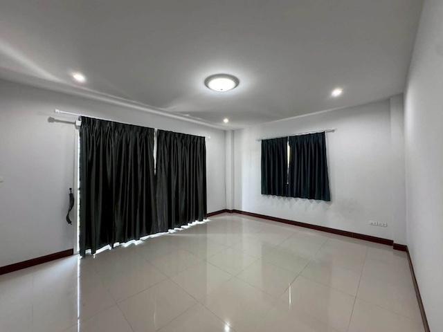 MBR31 ปล่อยเช่าอาคารพาณิชย์ 3 ชั้นแต่งสไตล์คาเฟ่ มีห้องคาราโอเกะเก็บเสียงและครัวพร้อมใช้ ทำเลบางพลี-บางนา 6
