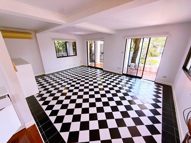 ซอยเสรีไทย 51-61 4นอน ให้เช่าคฤหาสน์ Pool Villa 3ชั้น 200ตารางวา Chocolate Ville 2.1 กม. 1,200ตรม. 3น้ำ มีอ่างน้ำวน สนาม 6