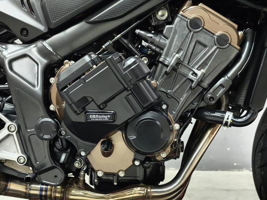 HONDA CB650R ปี 2024 E-Clutch รถมือเดียว สภาพเหมือนรถใหม่ รูปที่ 11