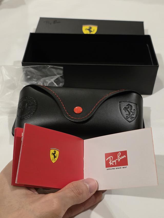 แว่นตา Rayban x Ferrari เลแบน เฟอร์รารี่ สวยเดิมๆสภาพใหม่ๆ อย่างดีพร้อมกล่องขาย ตามสภาพ ครับ รูปที่ 2