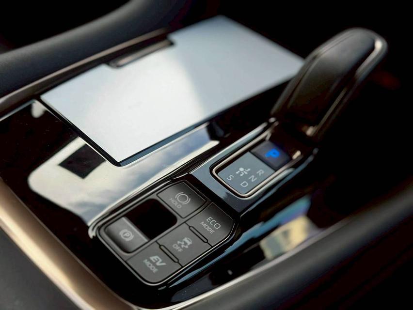 ALPHARD 40 2.5 HYBRID Z E-FOUR  12