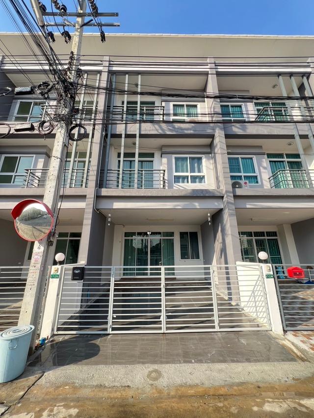 ให้เช่าทาวน์โฮม 3 ชั้น พร้อมเฟอร์! 1