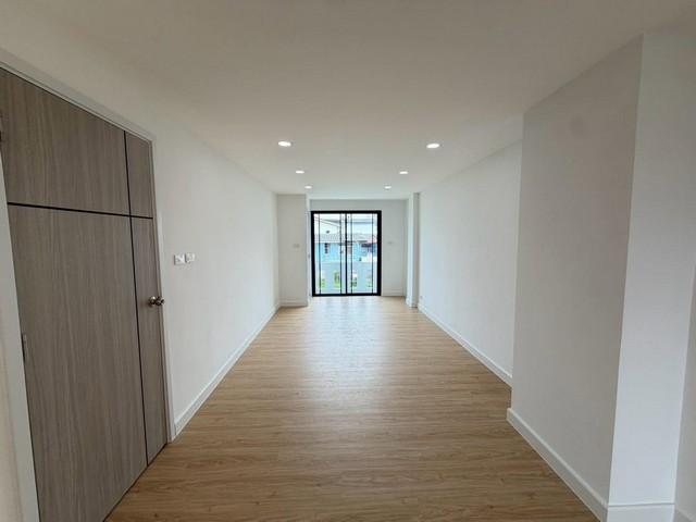 P822 ขายทาวน์โฮม 4 ชั้น ลาดพร้าว 110 ถนนลาดพร้าว ใกล้โรงพยาบาลลาดพร้าว ใกล้โรงพยาบาลเวชธานี เดอะมอลล์บางกะปิ Lotus บางกะปิ 11