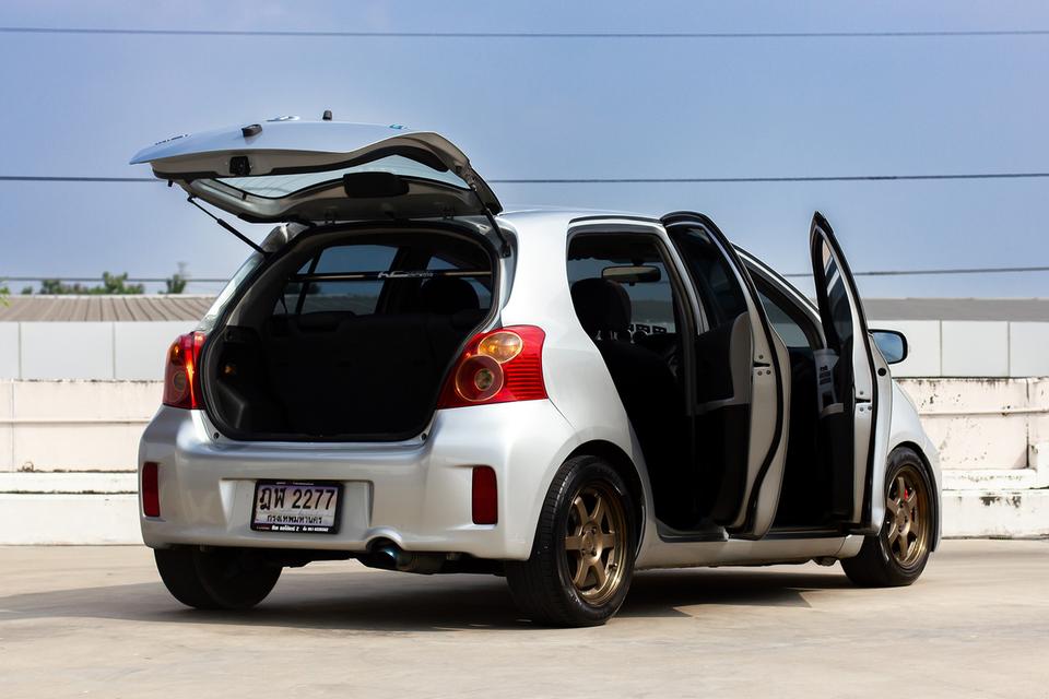 TOYOTA Yaris 1.5E Hatchback 9