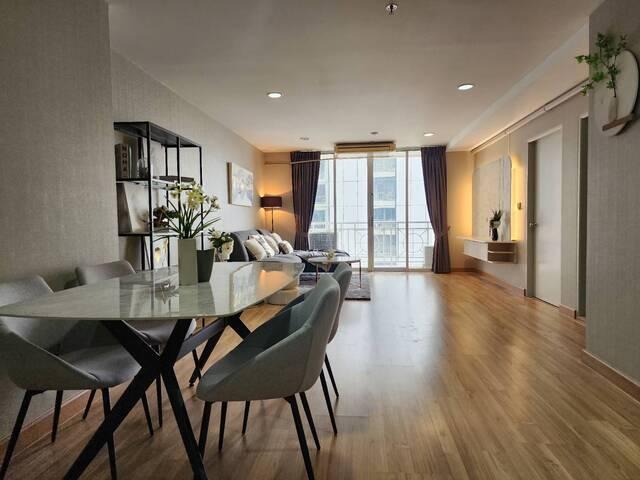 Asoke Place Condo for Rent near Asok BTS & Sukhumvit MRT 3