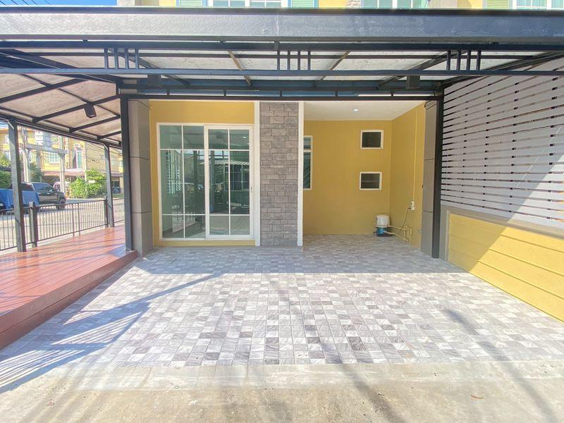 ขายทาวน์เฮาส์ 2 ชั้น เนื้อที่ 27.1 ตร.วา หลังมุม หมู่บ้านเดอะโกลเด้น ทาวน์ อ่อนนุช-พัฒนาการ ซ.7/4 ซอยอ่อนนุช 65 แขวงประเวศ เขตประเวศ กร 2