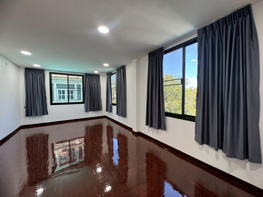 ให้เช่าบ้าน ซอยศรีนครินทร์ 24 **ราคาพิเศษขนาด 300 ตร.ม.** (N.2198) 12