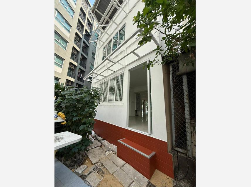 ขายอาคารพาณิชย์ สำนักงาน 5 ชั้น พื้นที่กว่า 849 ตารางเมตร ติดถนนลาดพร้าว ติดรถไฟฟ้าสีเหลือง บางกะปิ 12