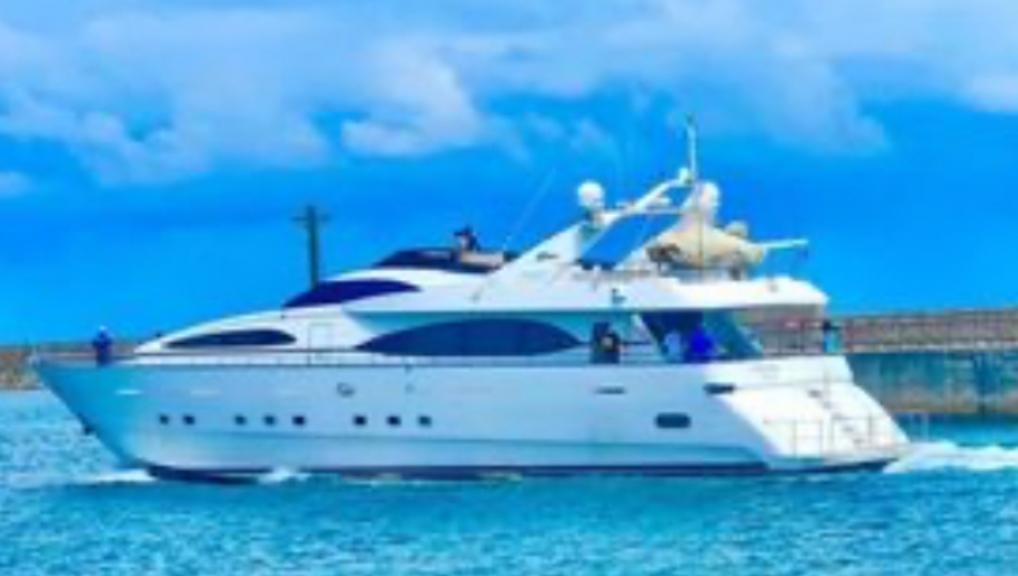 ขาย YACHT AZIMUT JUMBO 100 Feet- 7 CABINS สภาพดีมาก