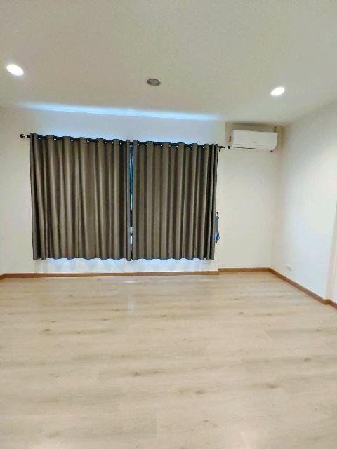 ม.นอร์ทกรุงเทพ 1.7 กม. เทพรักษ์ MRTลาดปลาเค้า 2.2 กม. ให้เช่าทาวน์โฮม 3ชั้น 4นอน 3น้ำ ทำเลดี ย่านพหลโยธิน รามอินทรา 5