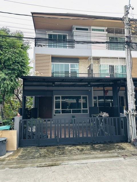ให้เช่าทาวน์โฮม 3 ชั้น หลังมุม 4 ห้องนอน หมู่บ้านโพธิ์แก้วเพลส ถนนโพธิ์แก้ว - ลาดพร้าว 101 1