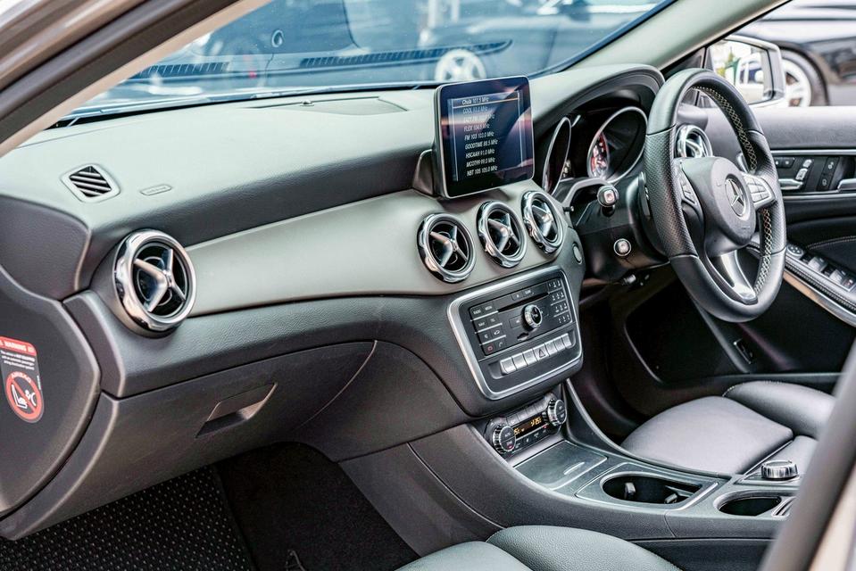 รหัสรถ NP3429 BENZ GLA 200 1.6 2018 14