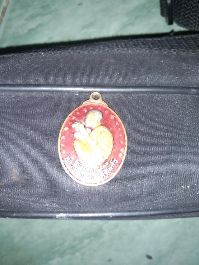 หลวงพ่อคูณรุ่นรับเสด็จลงยาสีแดงปี 36 3