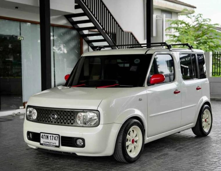 Nissan Cube Z11 สีขาว 2