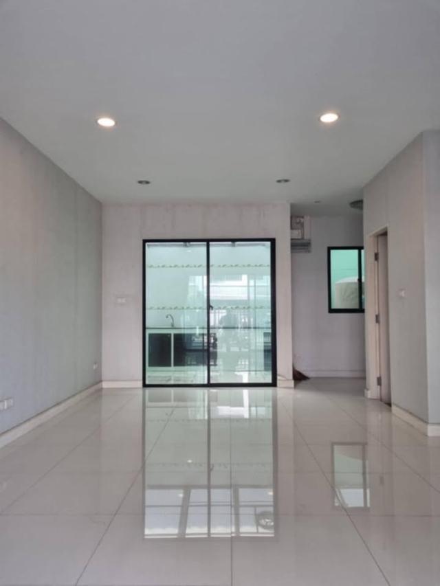 ขายทาวน์โฮม 3 ชั้น บ้านกลางเมือง งามวงศ์วาน ทำเลดี ใกล้ The Mall (เจ้าของขายเอง) 2