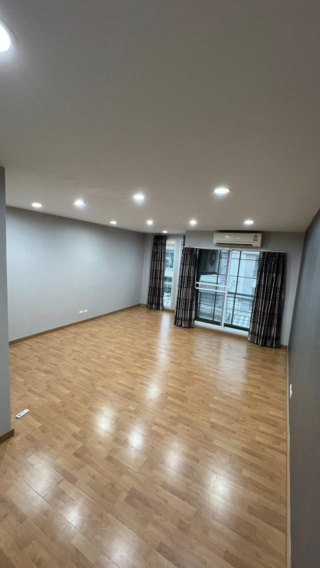 ขาย ทาวเฮ้าท์3ชั้น บ้านกลางเมือง ศรีนครินทร์ 46 บ้านหัวมุมติดสโมสร ทั้งโครงการมีแค่2หลัง 13