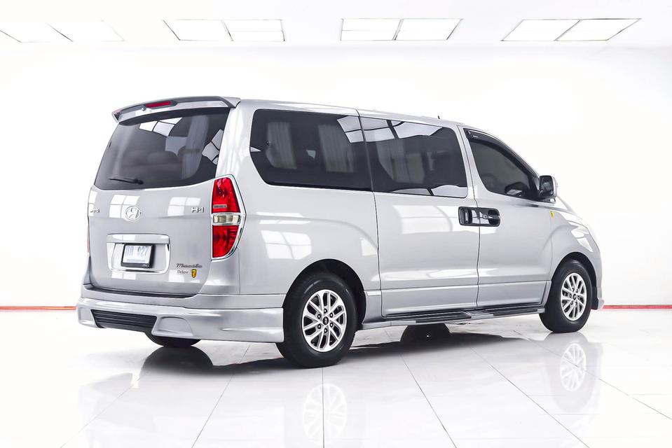 HYUNDAI H1 2.5 DELUXE 2011  16