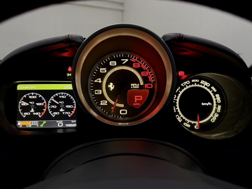 Ferrari California T ปี 2016 8