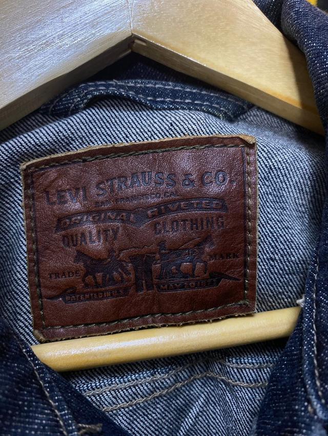 เสื้อแจ็คเก็ตยีนส์มือสอง Levi’s รูปที่ 2