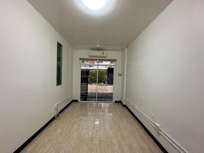 ขายถูกมาก!!  ทาวน์โฮม 2 ชั้น  อารียา เดอะคัลเลอร์ 1 ( Areeya The Color 1 ) อยู่ต้นโครงการ ตกแต่งเต็มพื้นที่ เปิดเป็น Home office ได้เลย ใกล้รถไฟฟ้า สา 7