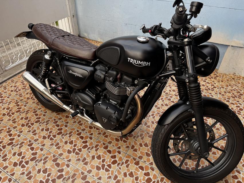 TRIUMP STREET TWIN 900