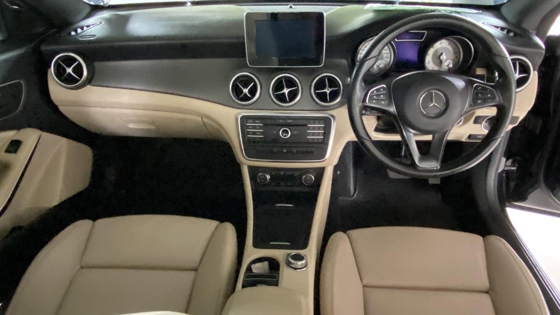 CLA200 W117 รถปี 2016 13
