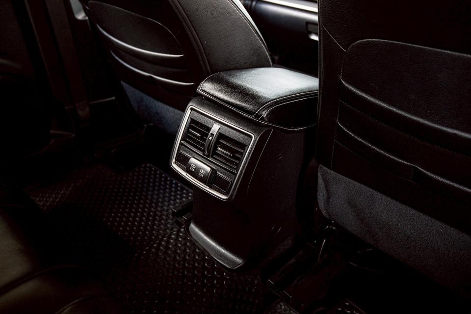 Subaru Forester 2.0S EYESIGHT ปี 2019 สีเขียว มือเดียวป้ายแดง  19