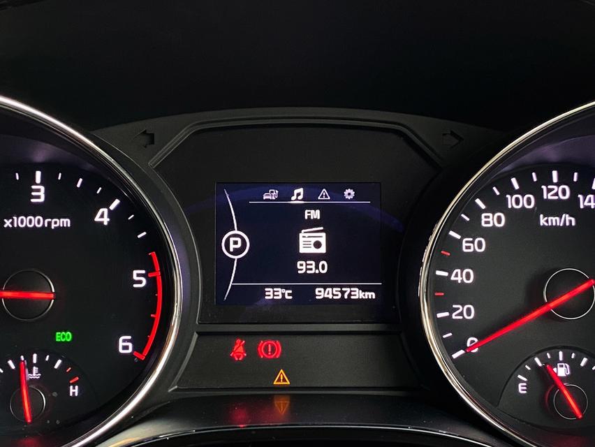 KIA Grand Carnival 2.2 EX 2015  16