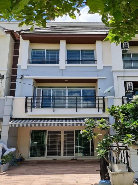 ให้เช่าทาวน์โฮม 3 ชั้น หมู่บ้านกลางเมือง ศรีนครินทร์ 24 (อ่อนนุช–พัฒนาการ) รีโนเวทใหม่ พร้อมเข้าอยู่ 1