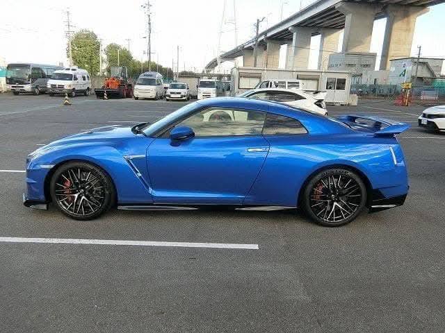 Nissan GT-R สีน้ำเงิน 3