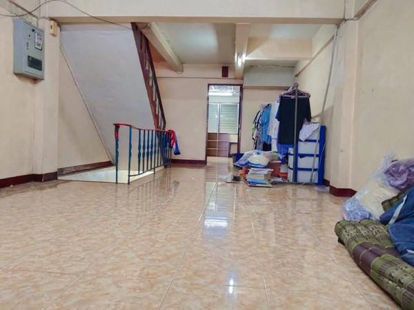 ขายอาคารพาณิชย์ 3.5 ชั้น หมู่บ้านดีเค ซอย 30 สภาพดี วิวหลังบ้านสวย เจ้าของขายเอง โทร 095-165-3654 6