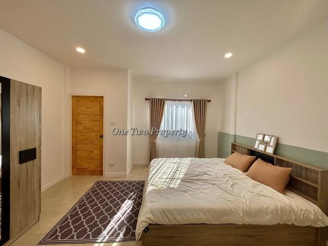 ขายทาวน์เฮ้าส์ 2 ชั้น  หมู่บ้านปัณณธร 3  พรประภานิมิต ตกแต่งครบ ติดถนนหลักของหมู่บ้าน ไม่มีค่าส่วนกลาง 16