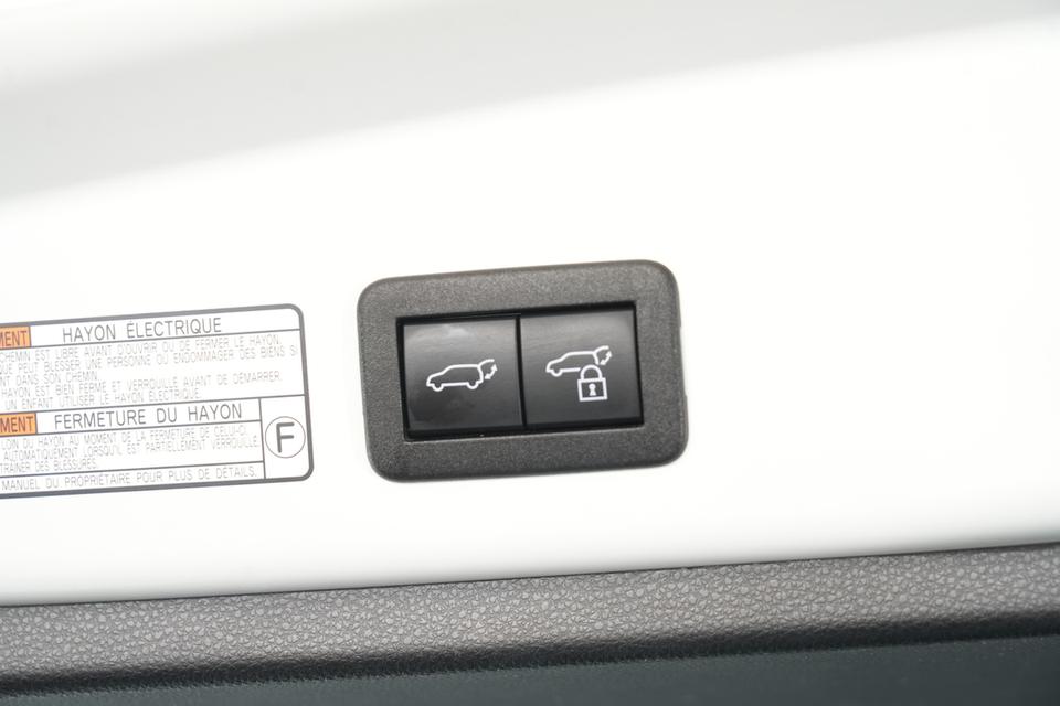 2020 Toyota Corolla Cross 1.8 Hybrid Premium Safety SUV สีขาว เลขไมล์ 94381 กม. 16