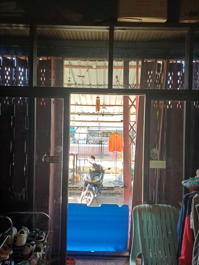 บ้านตึกแถวสามชั้น ใกล้ริมน้ำห่างจากถนนใหญ่ประมาณยี่สิบเมตร เหมาะพักอาศัย ทำร้านอาหารหรือเกสเฮาร์ก็ดี 4