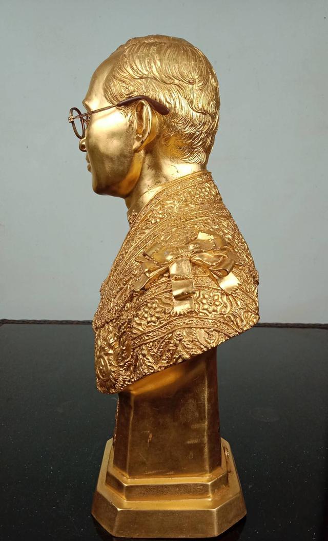 730.พระบรมรูปครึ่งพระองค์ในหลวงรัชกาลที่ 9 พระบาทสมเด็จพระปรมินทรมหาภูมิพลอดุลยเดช ทรงชุดฉลองพระองค์เต็มยศ รูปที่ 6