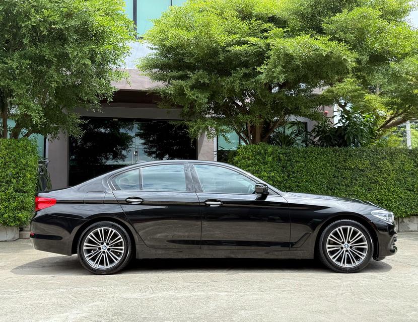 2018 BMW 520D SPORT LINE รถมือเดียวออกป้ายแดง รถวิ่งน้อย เข้าศูนย์ตลอด รถไม่เคยมีอุบัติเหตุครับ 2