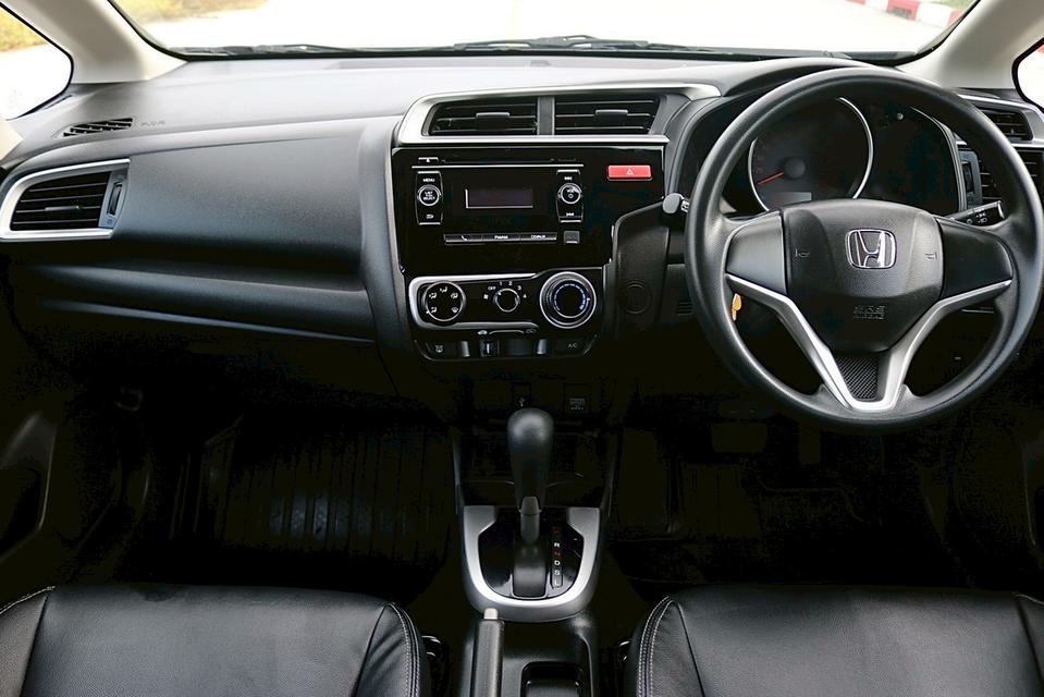 Honda Jazz 1.5S AT สีขาว ปี 2016 8